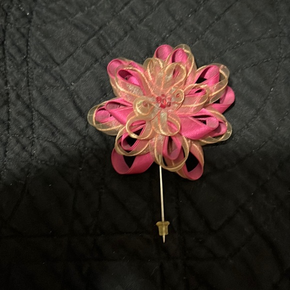 Vintage ribbon broach - Picture 1 of 4